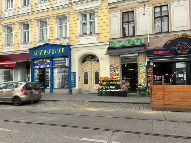 In der Josefstädter Straße 30, 57 und 65 entstehen drei neue "Grätzllladezonen". | Foto: Laura Rieger/MeinBezirk