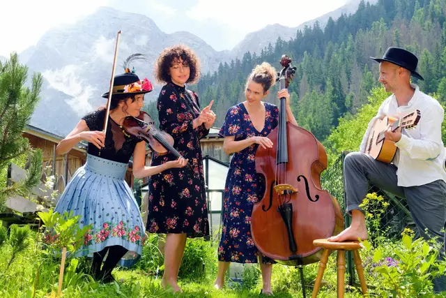"Ganes", die einzigartige Band aus einem Bergdorf in den Südtiroler Dolomiten, gastiert am 18. Juli in der Attergauhalle.  | Foto: Christoph Jorda