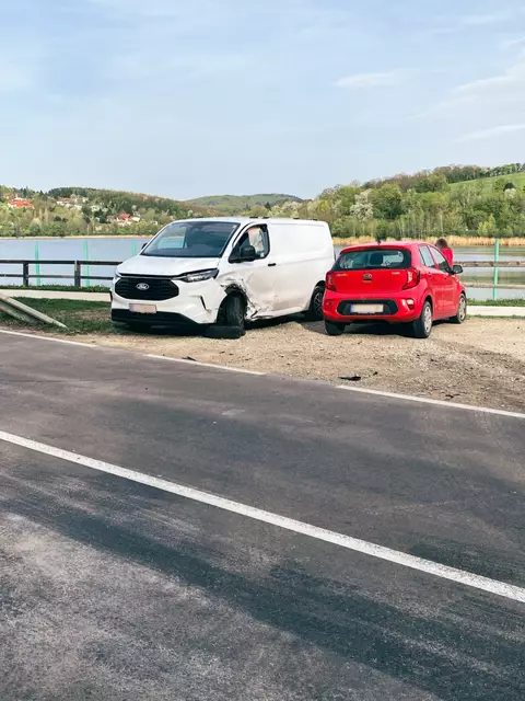 Die verunglückten Fahrzeuge mussten einige Schäden in Kauf nehmen | Foto: FF Purkersdorf