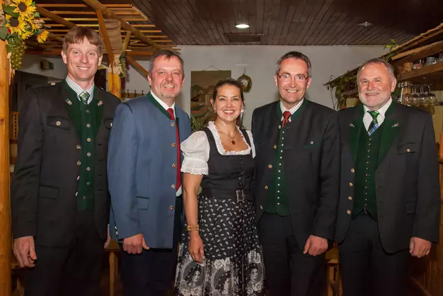 Vor zehn Jahren wurde Günter Jantscher (l.) erstmals als Gemeindevorstand angelobt. | Foto: Cescutti