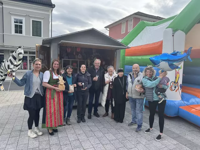 Bürgermeisterin Häusl-Benz (2. v.l.) bei der Eröffnung des Ostermarkts | Foto: Gemeinde Pörtschach