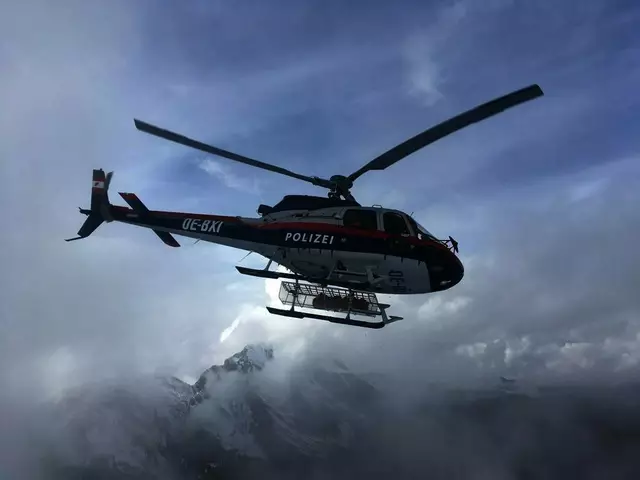 Der Polizeihubschrauber "Libelle" wurde für den Einsatz gerufen. | Foto: Bergrettung