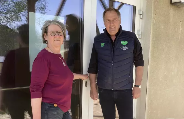 Lebenshilfe-Geschäftsführerin Monika Brandl und Bürgermeister Reinhold Ebner | Foto: Brandl 