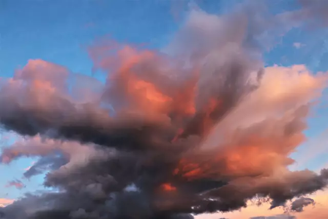 Ein WOLKEN-FEUERWERK