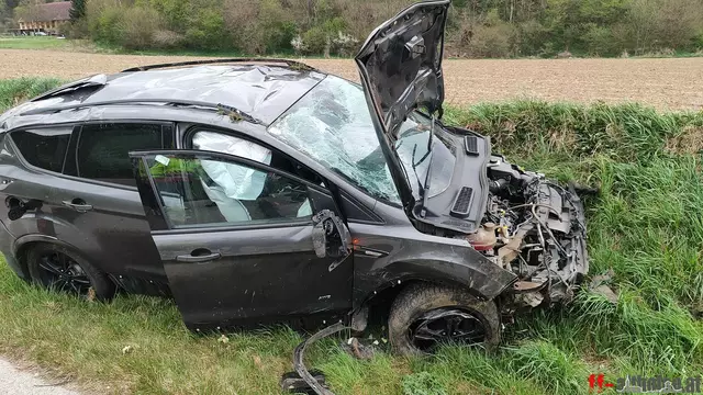 Ein Pkw-Lenker kam von seiner Fahrbahn auf der B317 Friesacher Bundesstraße ab. | Foto: FF Althofen