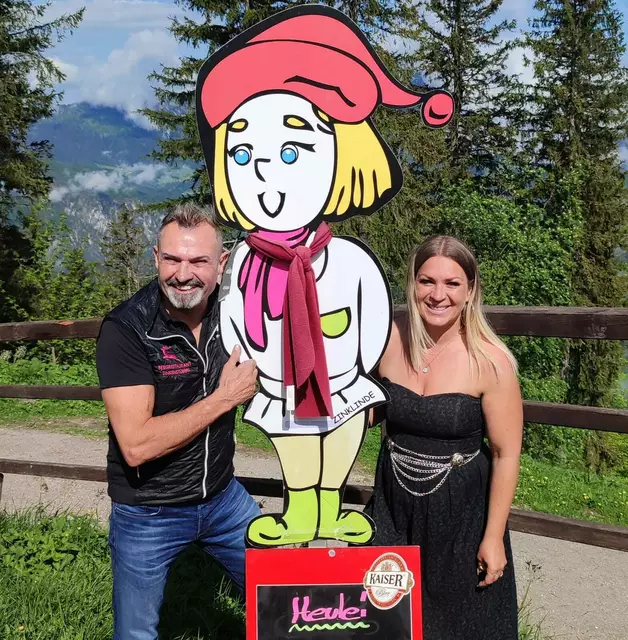 Christian und Sandra Lindtner am Wichtelwanderweg.
Fotos: Lindtner