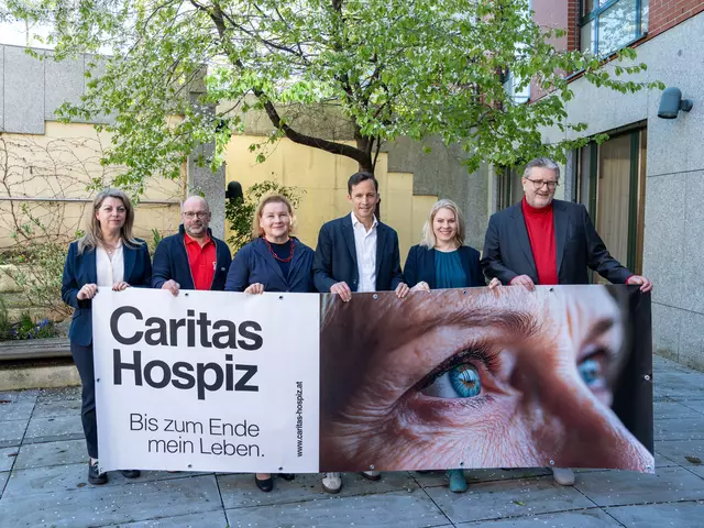 Eröffnung des stationären Hospiz der Caritas mit (v.l.:) Harald Weikl (Caritas), Gesundheitsministerin Korinna Schumann (SPÖ), Klaus Schwertner (Caritas), Susanne Winkler (FSW) und Gesundheitsstadtrat Peter Hacker (SPÖ). | Foto: Valentina Marinelic/MeinBezirk