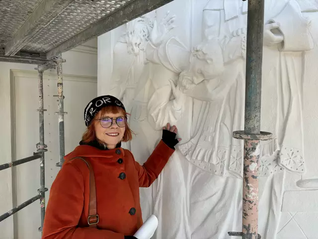 Manuela Fritz ist die Restauratorin der Reliefs an der rechten Triumphsäule.  | Foto: Nathanael Peterlini/MeinBezirk