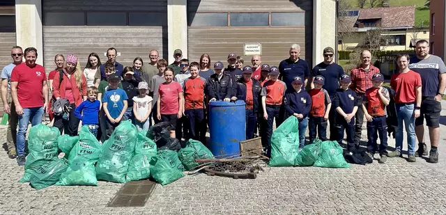 Zahlreiche Gemeindebürger beteiligten sich bei Flurreinigungsaktion in Roßleithen. | Foto: Florian Pernkopf