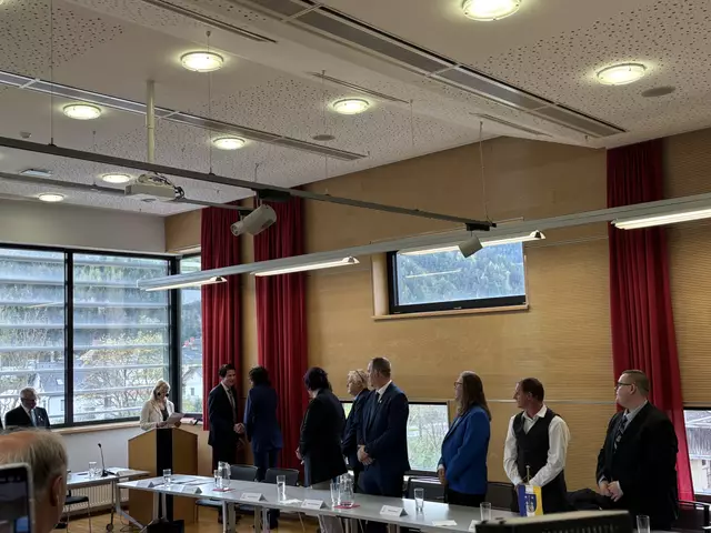 Nicole Sunitsch wurde von Bezirkshauptmann Markus Kraxner zur Bürgermeisterin von St. Michael angelobt. | Foto: MeinBezirk