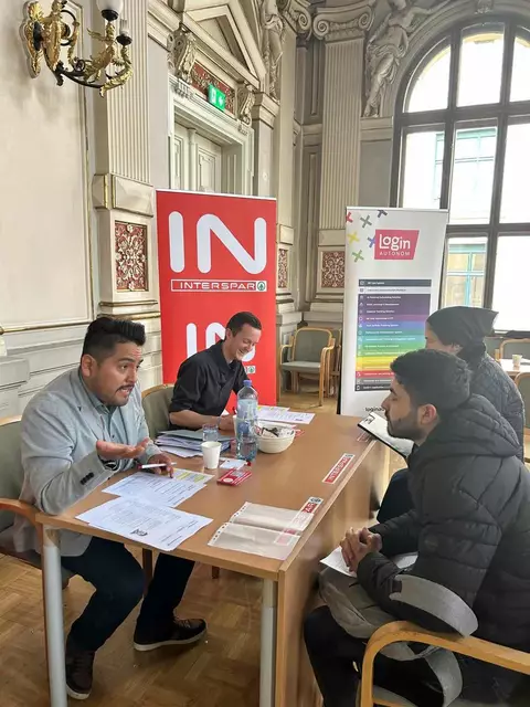 Im Festsaal der Berufsschule Meidling findet ein Job-Speed-Dating statt. (Symbolbild) | Foto: Ibis Acam