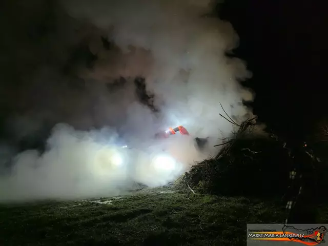 Die Feuerwehren versuchten zu retten, was zu retten war. | Foto: FF Maria Lankowitz