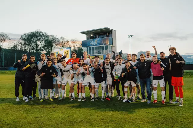 Jubel, Trubel, Heiterkeit nach dem wichtigen Derby-Sieg der Voitsberger in Lafnitz | Foto: GEPA-Pictures