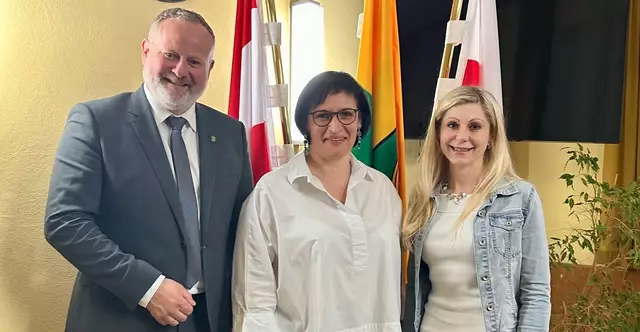 Von links: Bürgermeister Günter Lorenz, Vizebürgermeisterin Katharina Jachs und Bezirkshauptfrau Andrea Wildberger. | Foto: Marktgemeinde Rainbach