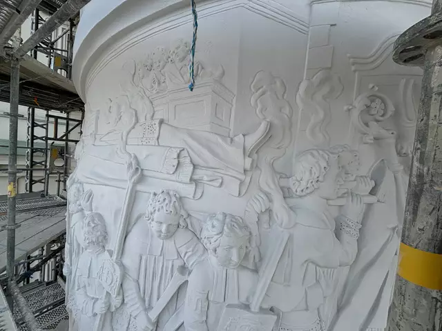 Mit Sorgfalt restaurierten Manuela Fritz und Co. Stock für Stock der Reliefs der Triumphsäule. Nun sind die Sanierungsarbeiten fast abgeschlossen. | Foto: Nathanael Peterlini/MeinBezirk