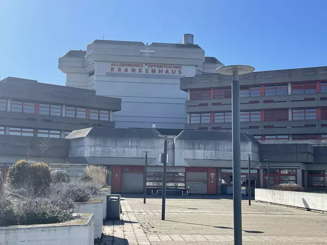 Das 1981 eröffnete Gebäude könnte in einigen Jahren einer angedachten Medizin-Universität weichen. | Foto: Gernot Heigl