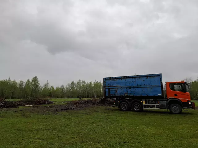 Den gesamten Karfreitag über wurde neues "Reservematerial" angeliefert, das Osterfeuer am Karsamstag findet statt. | Foto: Stadtgemeinde Köflach