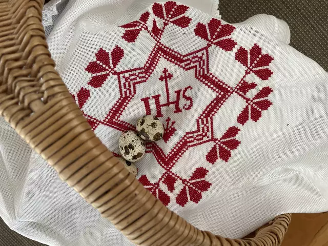 Traditionell werden Osterspeisen vor dem Verzehr gesegnet. | Foto: Mein Bezirk