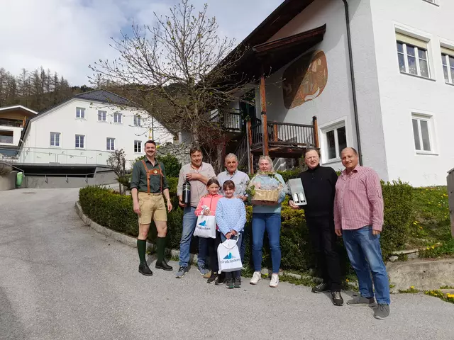 v.l. Hauptmann Christoph Kluckner, Georg Egger, Emilia Eder, Luise Haselwanter, Leutnant Josef Haidegger, Gabriele Seelos, Ulrich Thum, Oberleutnant Ägidius Gassler. Die Kompanie bedankt sich herzlich bei allen Teilnehmern, Sponsoren und Helfern – und freut sich schon jetzt auf die nächsten gemeinsamen Veranstaltungen. | Foto: SK Reith bei Seefeld