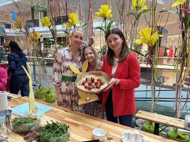 Center-Managerin Natascha Brussilowski mit ihrer Tochter Marlene und Brigitte Truppe-Bürger | Foto: meinbezirk.at
