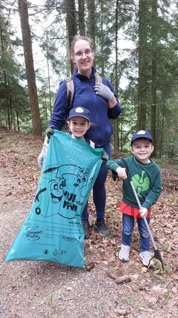 Familien mit Kindern waren auch dabei.  | Foto: privat