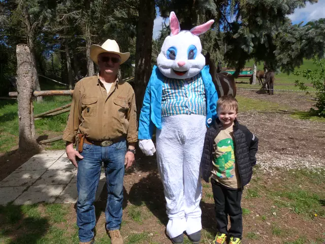 Es kam große Freunde bei den kleinen Teilnehmern auf, als der Osterhase in den Pferdehof hoppelte. 