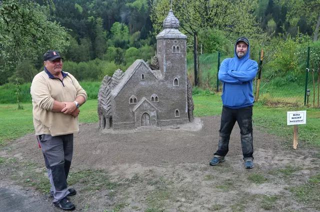 Wolfgang Thomann als Anpcker und Antti Pedrozo (v.l.) als künstlerischer Leiter | Foto: Gerhard Langmann