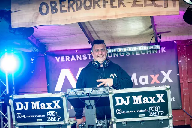 Markus Aigner - aka DJ MAXX - fand die richtige Musik für die Osterfeier auf der Pontlwiese in Pogöriach.