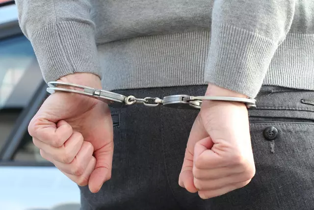 Ein 26-Jähriger wurde nach einem räuberischen Diebstahl in einem Supermarkt von Angestellten und Kunden gestellt. Es kam zu Gewalt und Drohungen – der Mann wurde festgenommen. (Symbolbild) | Foto: Pixabay