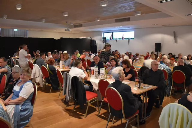 Der Veranstaltungssaal im Gasthaus Hubertushof war restlos ausverkauft. | Foto: Reisner, Zezula