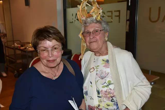 Hermi Kremnitzer (r.) hatte die Idee für den senationellen Auftritt der Travestiekünstler. | Foto: Reisner, Zezula