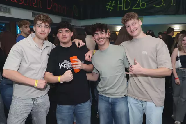 Sebastian, Janek, Valentin und Lukas freuen sich über einen gelungenen Männerabend. | Foto: Markus Bäumler/zema-medien.de