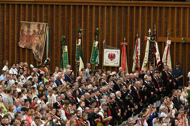 Tiroler Delegation bei der Audienz von Papst Franziskus. | Foto: dibk/Sigl