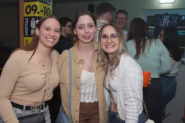 Isabell, Lea und Leonie freuen sich über einen tollen Partyabend. | Foto: Markus Bäumler/zema-medien.de