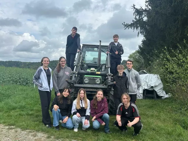 Die Jugend Bachselten beim Aufbauen. | Foto: Anika Paul
