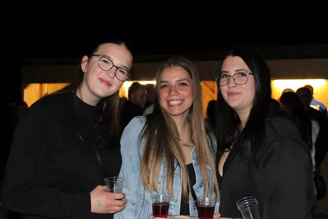 Sarah und Jezzy Bazala, Jeanine Kurzweil | Foto: Anna Seymann