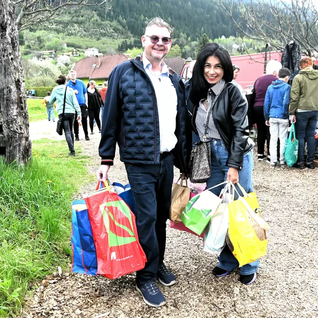Reich bepackt kehren Johannes Krämmer und Simone Xavier nach Gmünd zurück
