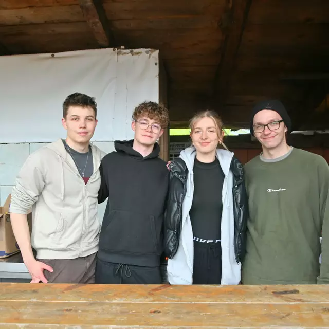 Hinterm Tresen: Alexander Wollgarten, Sebastian und Sophie Krammer sowie Paul Weger