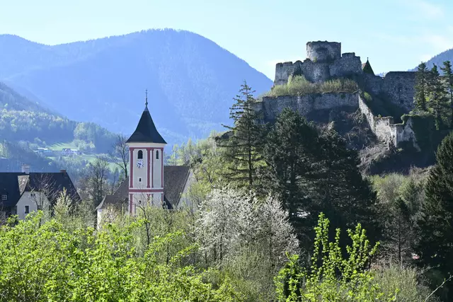 Kirche und Burg Klamm