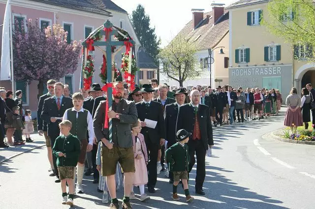 Vier verschiedene Ortsteile zelebrierten das einzigartige Maschta-Singen. | Foto: Cescutti