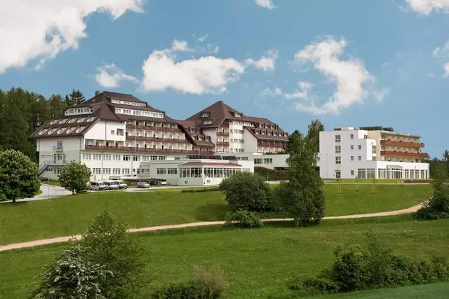 Mit der neu abgeschlossenen Sponsorvereinbarung wird die langjährige Zusammenarbeit zwischen Herz-Kreislauf-Zentrum und USV Groß Gerungs, Sektion Tennis, weiter vertieft. | Foto: Archiv/HKZ