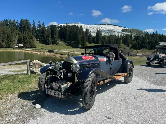 Ein jährlicher Publikumsmagnet und beliebtes Etappenziel: die LAHÜ auf der Teichalm – inklusive traditioneller Jause. | Foto: Südsteiermark Classic
