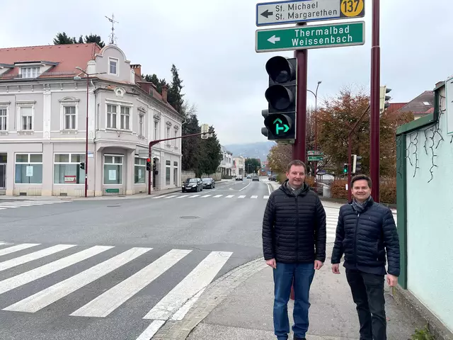 Die Stadträte Josef Steinkellner und Jürgen Jöbstl (v. l.) bei der Voglkreuzung | Foto: Stadtgemeinde Wolfsberg