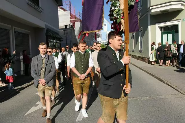 Die vier Ortsteile trafen in einer bestimmten Reihenfolge am Marktplatz Mooskirchen ein. | Foto: Cescutti