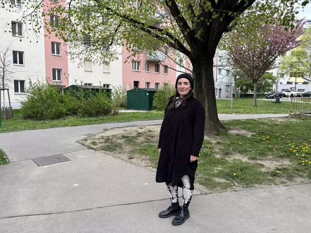 Laura Andreß will die Geschichten der Menschen im Gemeindebau hörbar machen.  | Foto: Laura Rieger/MeinBezirk