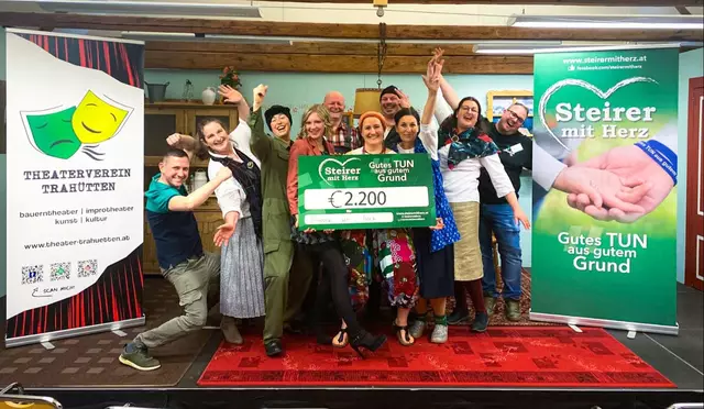 Die Freude ist groß: Gemeinsam konnte man 2.200 Euro für den guten Zweck sammeln. | Foto: Stephan Tarmastin