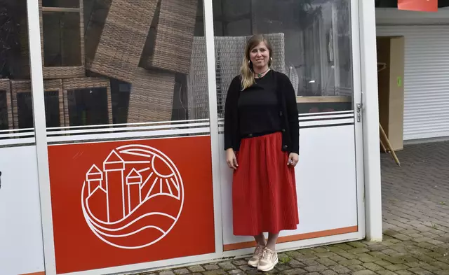 Yasmin Fritz-Jesse im Schwimmbad Völkermarkt bei der Vorbereitung auf die diesjährige Gastro-Saison im "Wohnzimmer im Freibad". | Foto: MeinBezirk.at