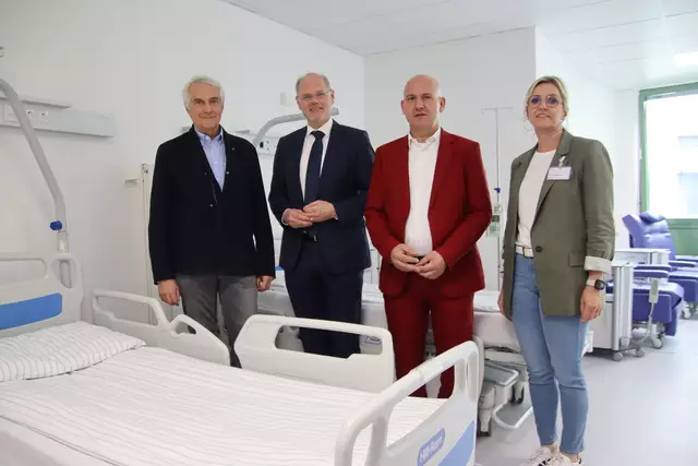 Von links: Stephan Kriwanek (medizinischer Geschäftsführer der Gesundheit Burgenland), Franz Öller (kaufmännischer Geschäftsführer der Gesundheit Burgenland), Markus Malits (kaufmännischer Direktor des Krankenhauses Güssing) und Pflegedirektorin Bianca Puntigam. | Foto: Martin Wurglits