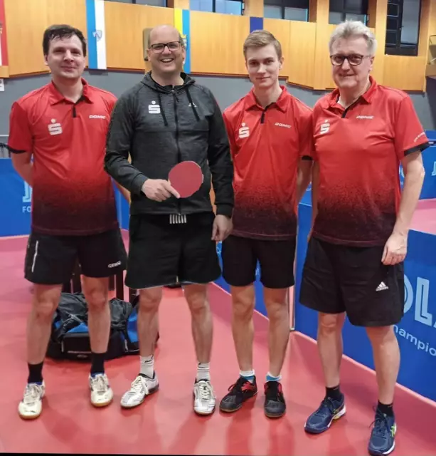 Freude über die Vizemeisterschaft: Mathias Neuwirth, Roland Rubick, Raphael Mödlagl und Gerold Kornell (v.l.) | Foto: Sportunion Tischtennis Waidhofen/Thaya