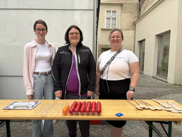 Ein Team vom Stadtmarketin Krems unterhielt mit Spielen: Sara Weichselbaum, Barbara Krammer und Elisabeth Winkler | Foto: sg